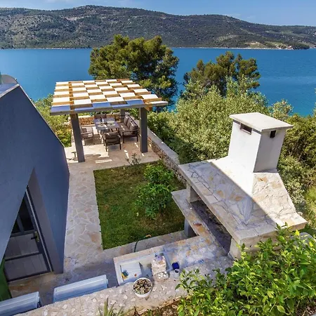 Villa Regina With Heated Pool And Sea View