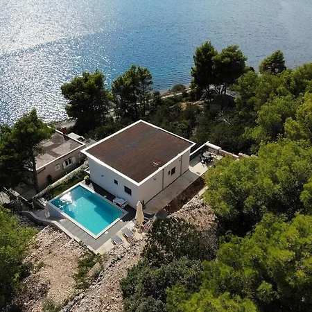 Villa Regina With Heated Pool And Sea View Marina