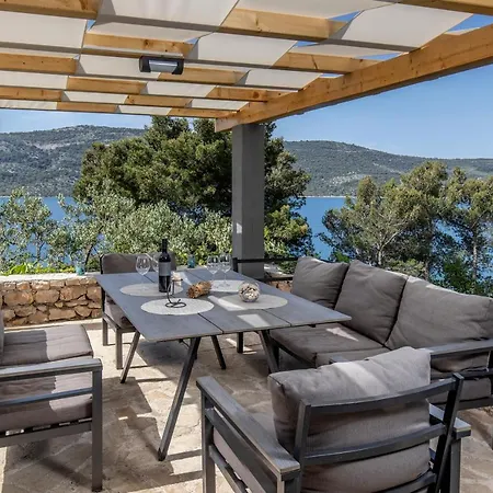 Villa Regina With Heated Pool And Sea View Marina