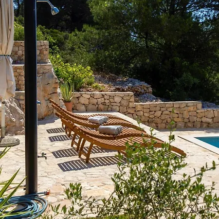 Villa Regina With Heated Pool And Sea View Marina