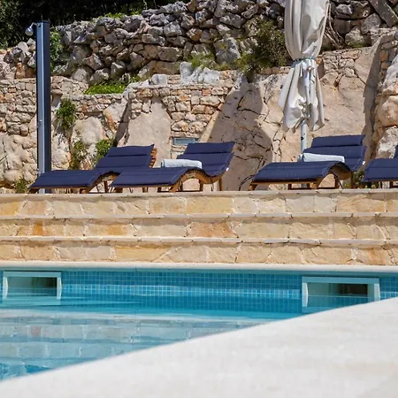 Villa Regina With Heated Pool And Sea View Marina