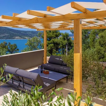 Regina With Heated Pool And Sea View Marina