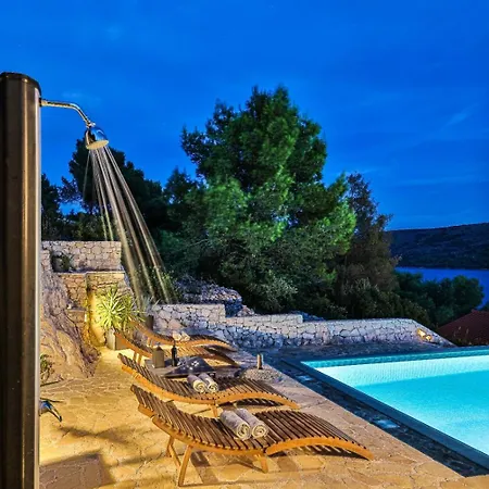 Regina With Heated Pool And Sea View