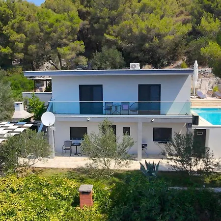 Regina With Heated Pool And Sea View Marina