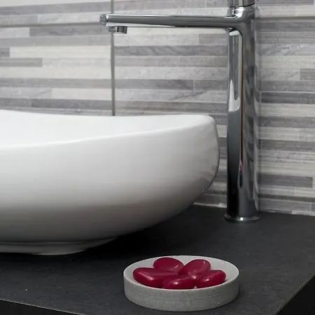 Regina With Heated Pool And Sea View