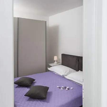 Regina With Heated Pool And Sea View