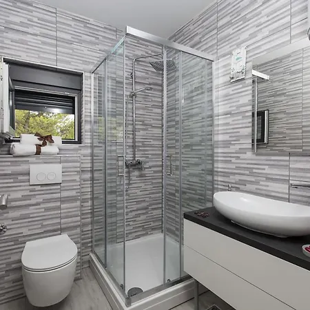 Regina With Heated Pool And Sea View * Marina