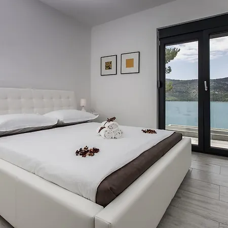 Regina With Heated Pool And Sea View *