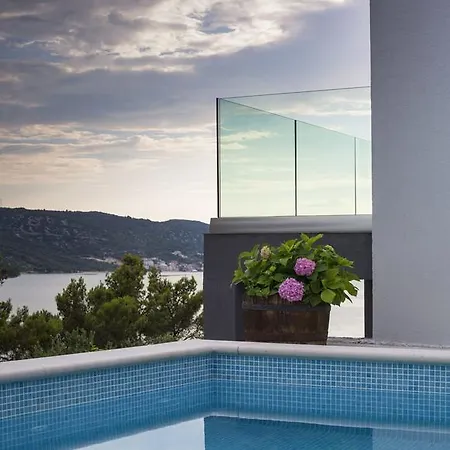 Regina With Heated Pool And Sea View * Marina