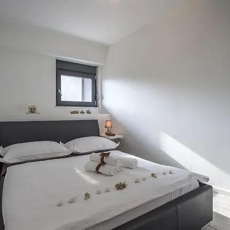 Regina With Heated Pool And Sea View * Marina
