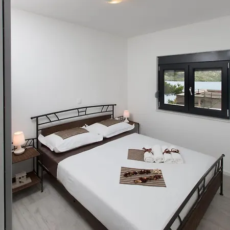 Regina With Heated Pool And Sea View Villa Marina