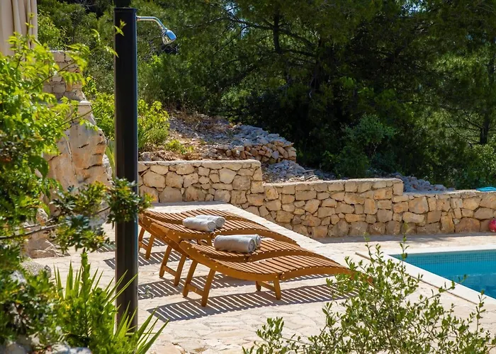 Regina With Heated Pool And Sea View Villa *