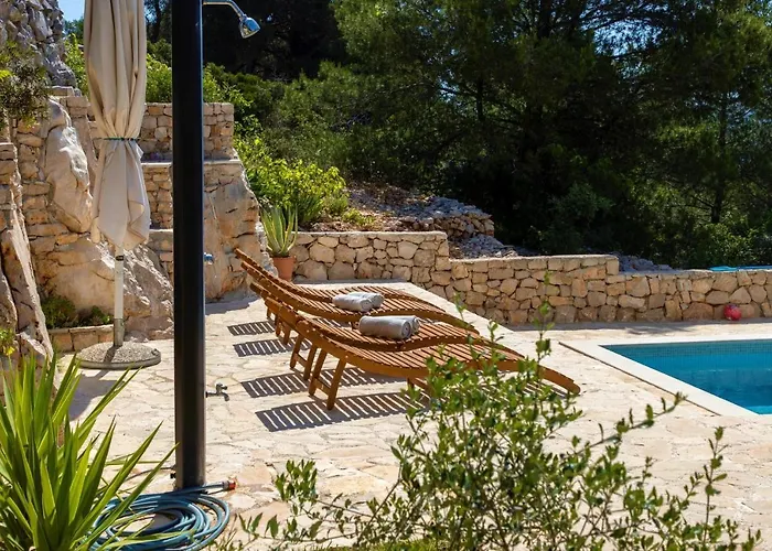 Villa Regina With Heated Pool And Sea View Marina