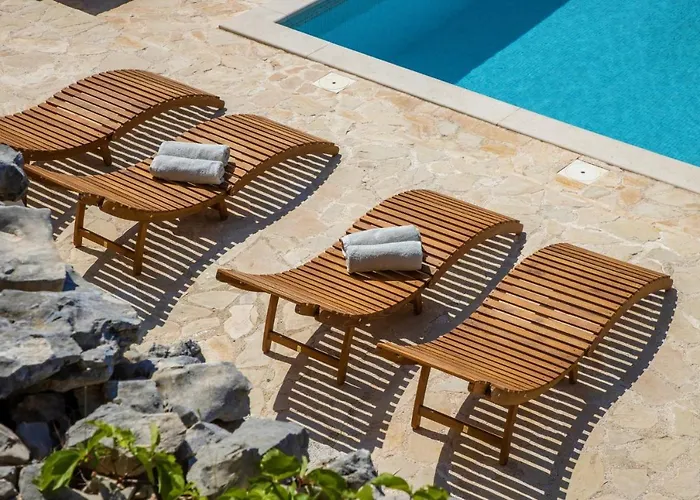 Regina With Heated Pool And Sea View Marina