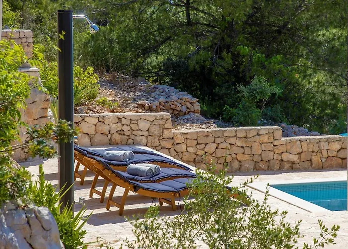 Regina With Heated Pool And Sea View Villa *