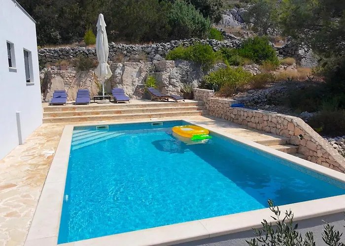 Regina With Heated Pool And Sea View Villa *