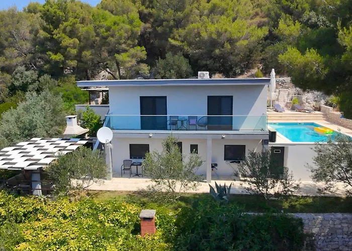 Regina With Heated Pool And Sea View Marina