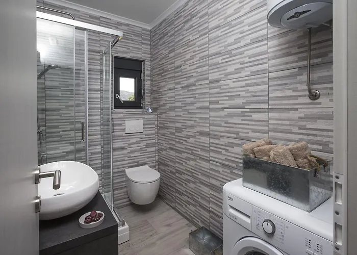 Villa Regina With Heated Pool And Sea View *