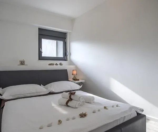 Regina With Heated Pool And Sea View * Marina