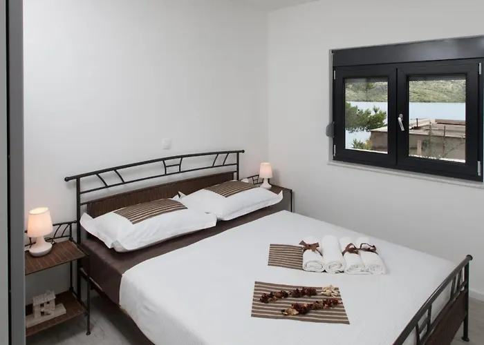 Regina With Heated Pool And Sea View Villa Marina