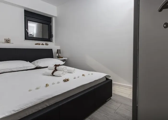 Regina With Heated Pool And Sea View Villa Marina